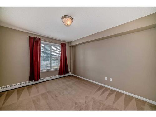 17-21 Mckenzie Towne Gate Se, Calgary, AB - Indoor Photo Showing Other Room