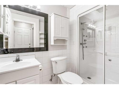 139 Saddlecrest Close Ne, Calgary, AB - Indoor Photo Showing Bathroom