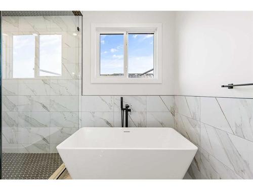 219 Kinniburgh Loop, Chestermere, AB - Indoor Photo Showing Bathroom