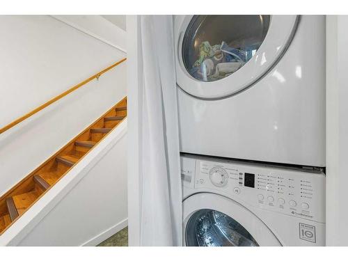 12 Cedardale Crescent Sw, Calgary, AB - Indoor Photo Showing Laundry Room