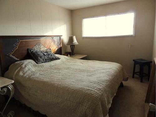 2715 Canmore Road Nw, Calgary, AB - Indoor Photo Showing Bedroom