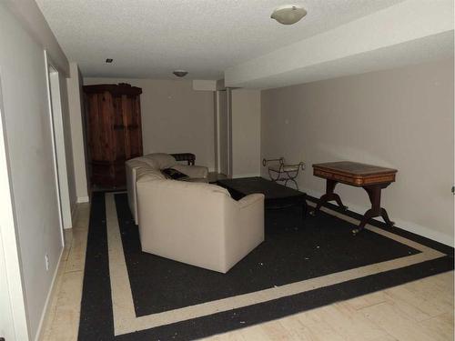 2715 Canmore Road Nw, Calgary, AB - Indoor Photo Showing Other Room