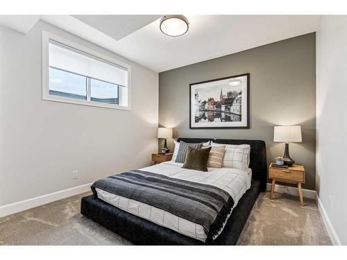 333 Bessborough Drive Sw, Calgary, AB - Indoor Photo Showing Bedroom