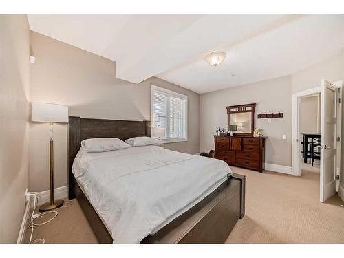 202-518 33 Street Nw, Calgary, AB - Indoor Photo Showing Bedroom