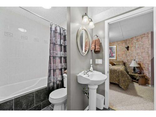 77 Citadel Circle Nw, Calgary, AB - Indoor Photo Showing Bathroom