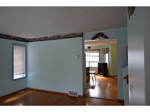 55 Applemead Close Se, Calgary, AB - Indoor Photo Showing Other Room