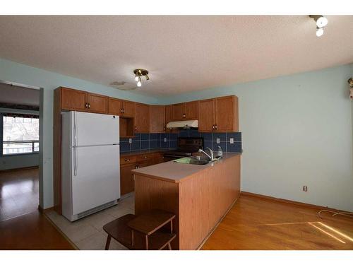 55 Applemead Close Se, Calgary, AB - Indoor Photo Showing Kitchen