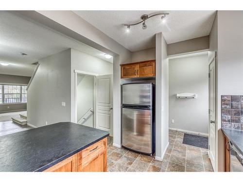 20 Copperpond Heights Se, Calgary, AB - Indoor Photo Showing Kitchen