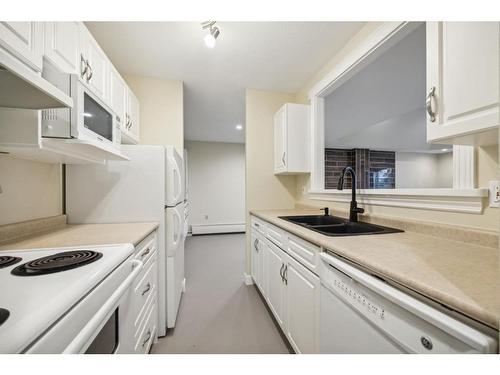101-340 14 Avenue Sw, Calgary, AB - Indoor Photo Showing Kitchen With Double Sink