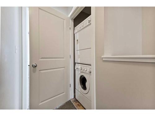 92 Evansview Gardens Nw, Calgary, AB - Indoor Photo Showing Laundry Room
