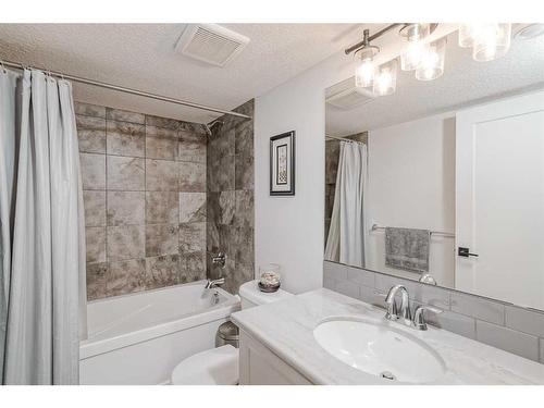 39 Silverado Crest Place Sw, Calgary, AB - Indoor Photo Showing Bathroom