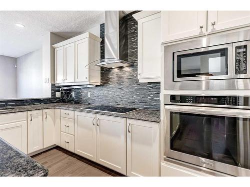 69 Evansfield Park Nw, Calgary, AB - Indoor Photo Showing Kitchen