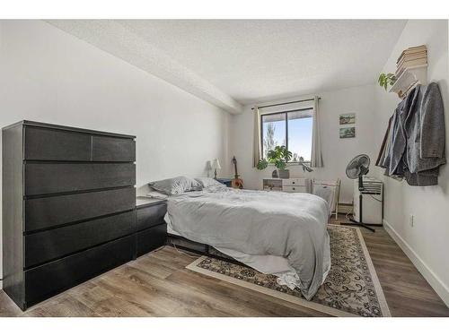 401-1900 25A Street Sw, Calgary, AB - Indoor Photo Showing Bedroom