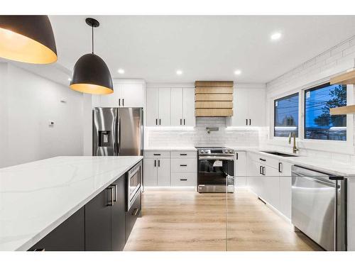 19 Arbour Crescent Se, Calgary, AB - Indoor Photo Showing Kitchen With Upgraded Kitchen
