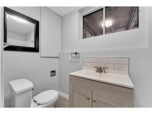 135 Pinecliff Close Ne, Calgary, AB - Indoor Photo Showing Bathroom
