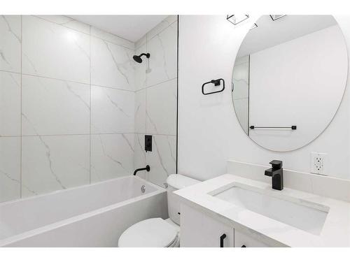 6231 4 Street Ne, Calgary, AB - Indoor Photo Showing Bathroom