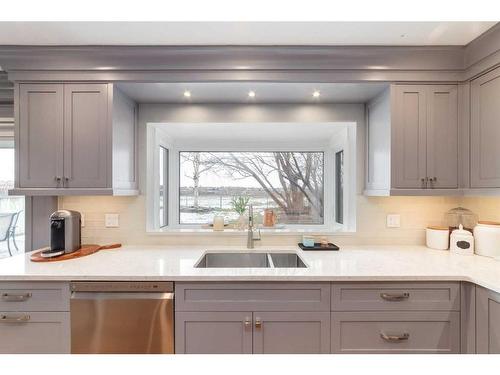 2419 Deer Side Drive Se, Calgary, AB - Indoor Photo Showing Kitchen