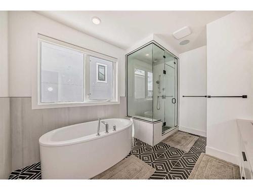59 Timberline Point Sw, Calgary, AB - Indoor Photo Showing Bathroom