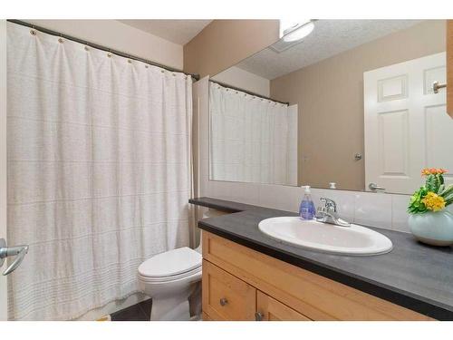 98 Discovery Ridge Gardens Sw, Calgary, AB - Indoor Photo Showing Bathroom