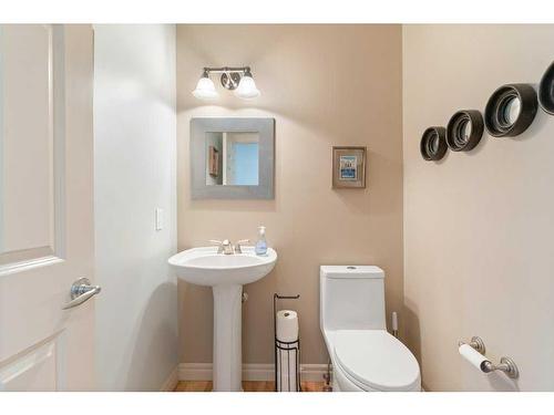 98 Discovery Ridge Gardens Sw, Calgary, AB - Indoor Photo Showing Bathroom