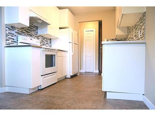 4416 4 Street Nw, Calgary, AB - Indoor Photo Showing Kitchen