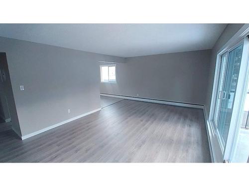 4416 4 Street Nw, Calgary, AB - Indoor Photo Showing Other Room
