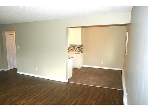4416 4 Street Nw, Calgary, AB - Indoor Photo Showing Other Room
