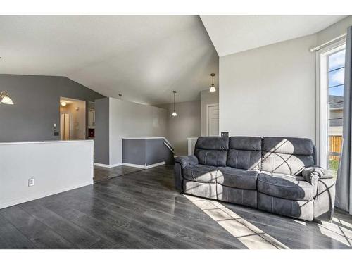 33 Martinridge Road Ne, Calgary, AB - Indoor Photo Showing Living Room
