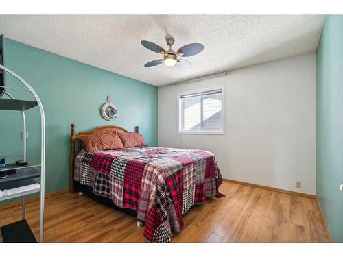 33 Martinridge Road Ne, Calgary, AB - Indoor Photo Showing Bedroom