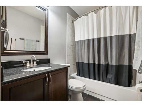 33 Martinridge Road Ne, Calgary, AB - Indoor Photo Showing Bathroom