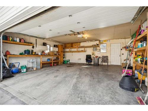 33 Martinridge Road Ne, Calgary, AB - Indoor Photo Showing Garage