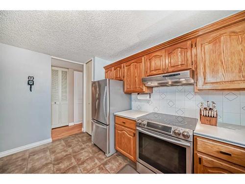 351 Huntridge Road Ne, Calgary, AB - Indoor Photo Showing Kitchen