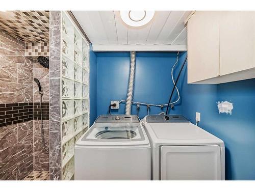 351 Huntridge Road Ne, Calgary, AB - Indoor Photo Showing Laundry Room