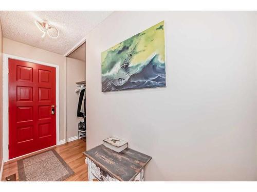 351 Huntridge Road Ne, Calgary, AB - Indoor Photo Showing Other Room