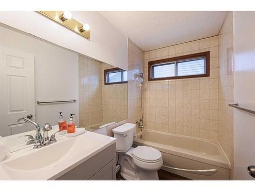 76 Riverbrook Way Se, Calgary, AB - Indoor Photo Showing Bathroom