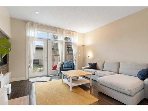 2422 Bowness Road Nw, Calgary, AB - Indoor Photo Showing Living Room