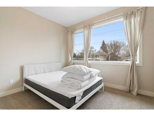 2422 Bowness Road Nw, Calgary, AB - Indoor Photo Showing Bedroom