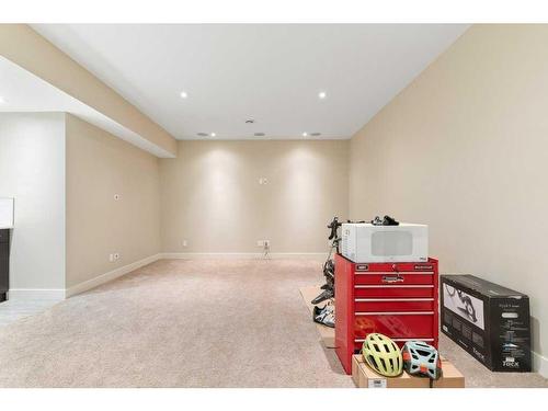 2422 Bowness Road Nw, Calgary, AB - Indoor