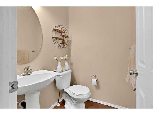 107 Everoak Green Sw, Calgary, AB - Indoor Photo Showing Bathroom