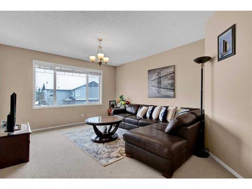 107 Everoak Green Sw, Calgary, AB - Indoor Photo Showing Living Room
