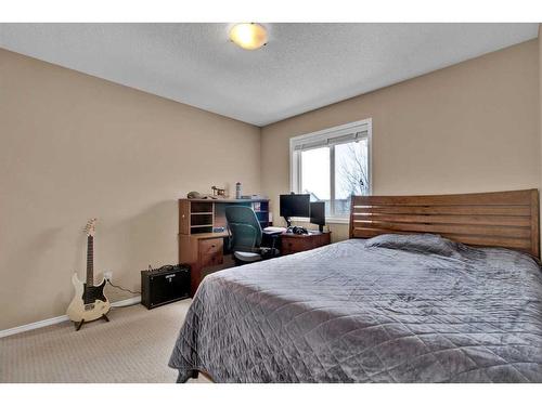 107 Everoak Green Sw, Calgary, AB - Indoor Photo Showing Bedroom