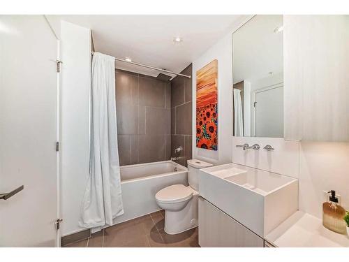 1608-615 6 Avenue Se, Calgary, AB - Indoor Photo Showing Bathroom