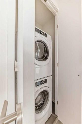 1608-615 6 Avenue Se, Calgary, AB - Indoor Photo Showing Laundry Room