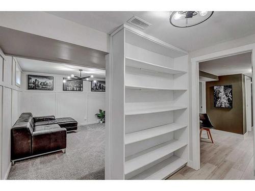 363 Ashley Crescent Se, Calgary, AB - Indoor Photo Showing Other Room