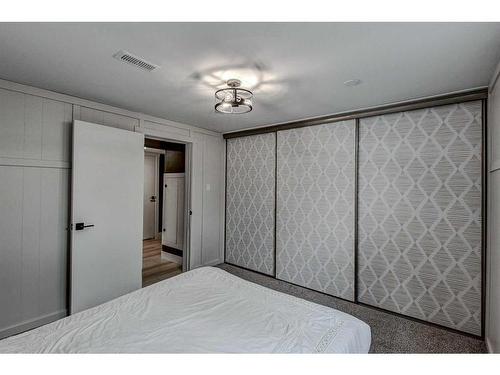 363 Ashley Crescent Se, Calgary, AB - Indoor Photo Showing Bedroom