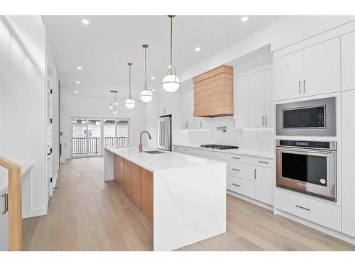 1143 Richland Road Ne, Calgary, AB - Indoor Photo Showing Kitchen With Upgraded Kitchen