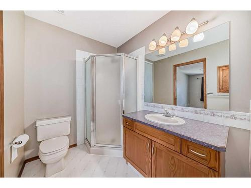 1011 Sierra Morena Park Sw, Calgary, AB - Indoor Photo Showing Bathroom