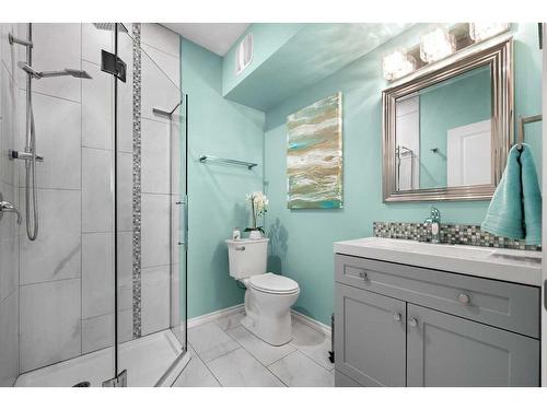 4 Heritage Boulevard, Cochrane, AB - Indoor Photo Showing Bathroom