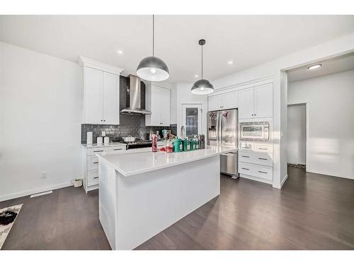 31 Creekside Grove Sw, Calgary, AB - Indoor Photo Showing Kitchen With Upgraded Kitchen