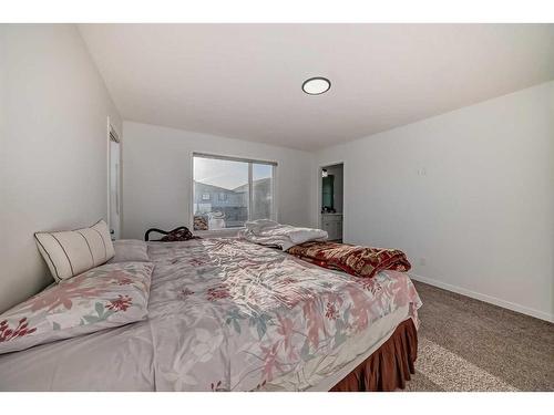 31 Creekside Grove Sw, Calgary, AB - Indoor Photo Showing Bedroom